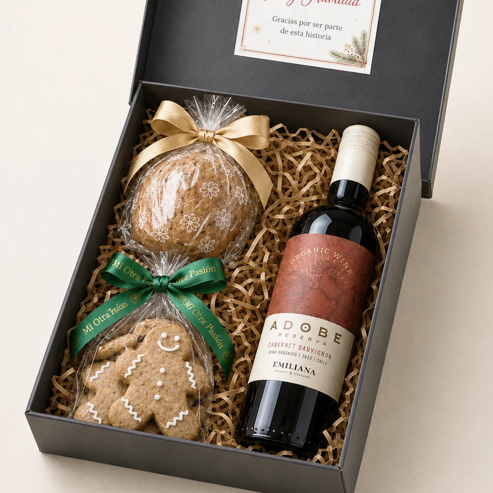 Caja Estrella Invernal con vino Adobe 375 ml, Mini Pan de Pascua Paradiso y galletas navideñas Mix Crocante.