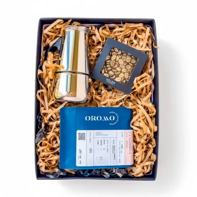 Caja de regalo corporativo Ritual Cafetero con Cafetera Grecia, bolsa de café de Colombia y chocolate bitter.