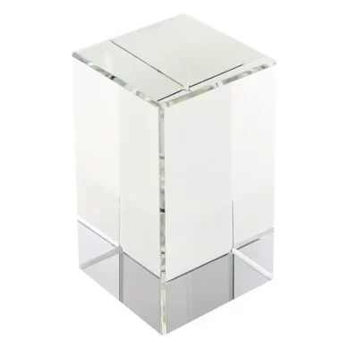 Bloque rectangular de cristal macizo con bordes biselados para reconocimiento corporativo presentado en caja de lujo negra