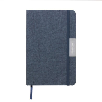 Libreta corporativa de material RPET con placa metálica para grabado de logo y banda elástica a juego