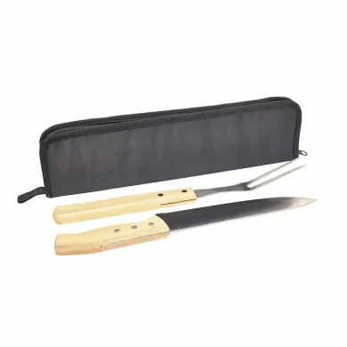 Set de asado portátil con cuchillo y tenedor de mango de madera dentro de estuche de poliéster negro con cierre