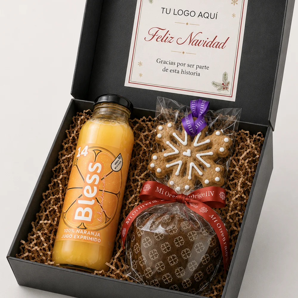 Caja Deseos Festivos con jugo de naranja Bless, Mini Pan de Pascua y galleta navideña con forma de copo de nieve.