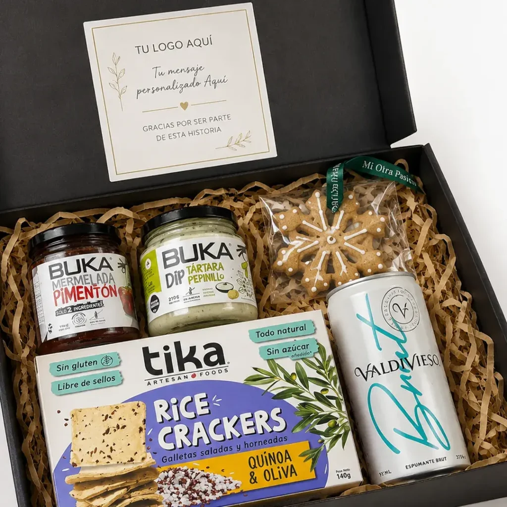 Caja de regalo corporativo Gourmet Navideña con espumante Valdivieso, dips Buka, crackers Tika y galleta de jengibre.