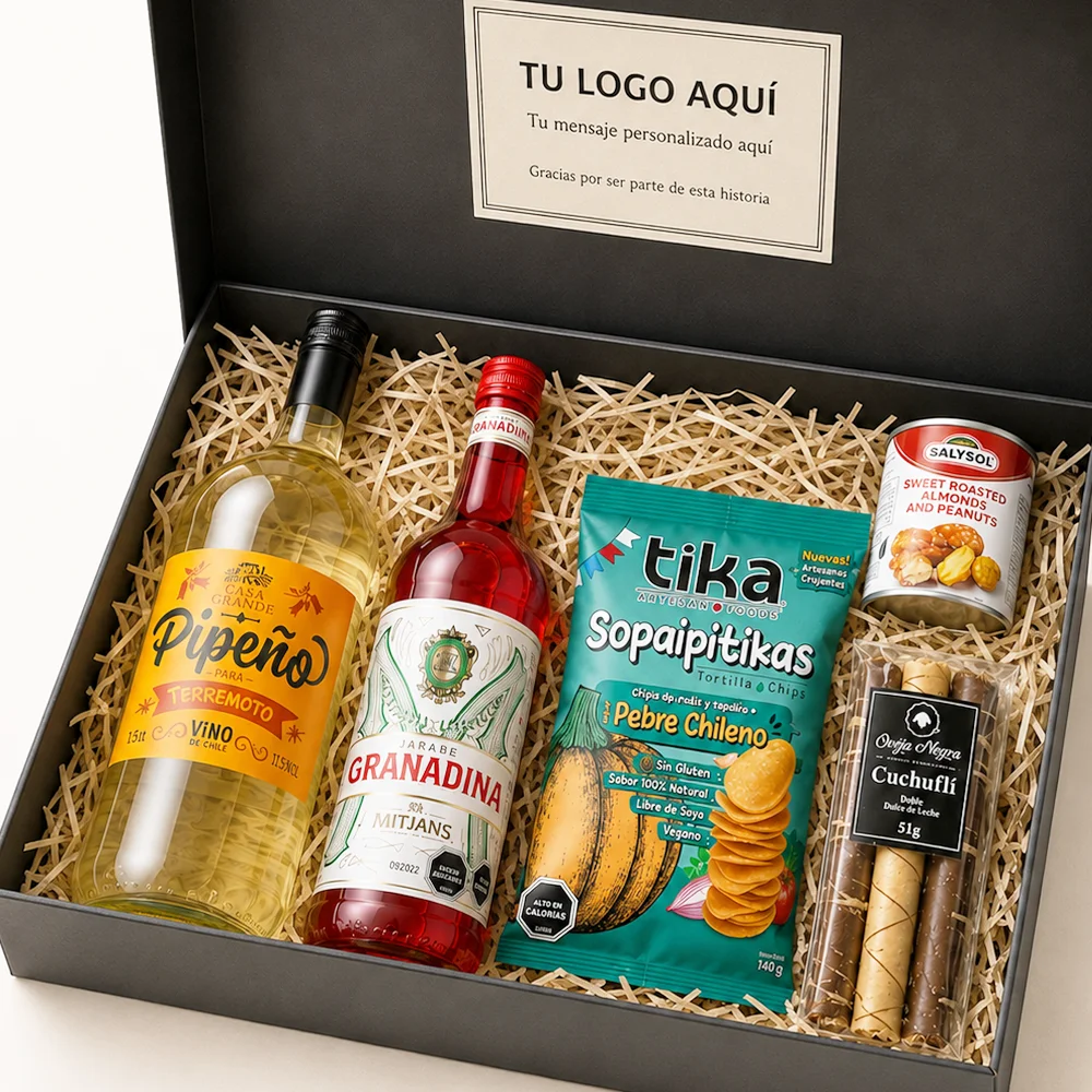 Caja La Consentida con vino Pipeño Casa Grande, granadina Valdivieso, Sopaipitikas Pebre, cuchuflíes Oveja Negra y maní con miel.
